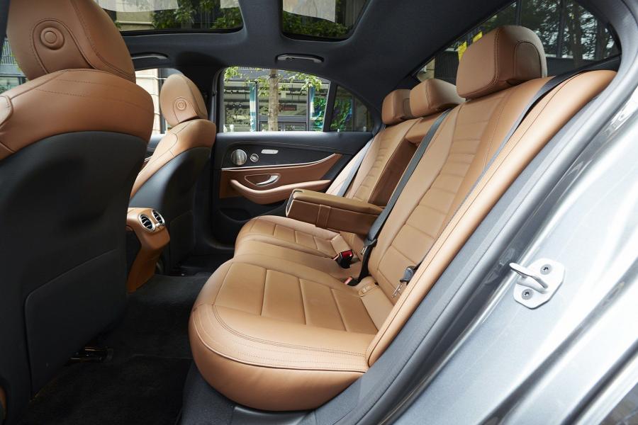 Интерьер Mercedes-Benz E300 AMG Line (W213) 2016 года  (JP) (фото 14 из 14)